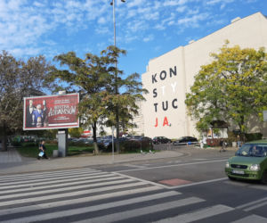 Mural z napisem KONSTYTUCJA powstał w Poznaniu