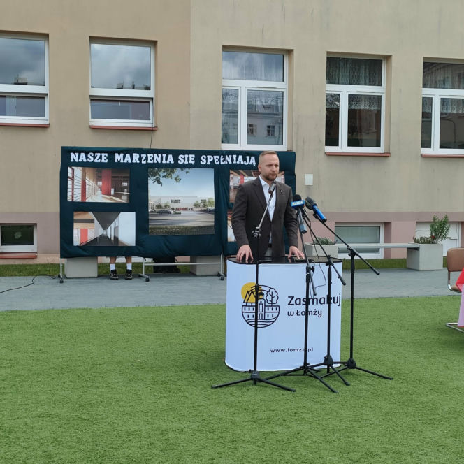 Umowa na budowę hali sportowej w Sp4 ze schronem w Łomży podpisana. Kiedy powstanie obiekt?