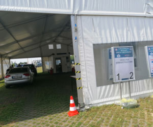 Punkt wymazów drive thru na Dębowej kończy swoją prace