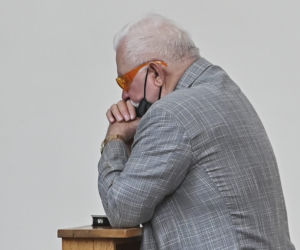 Lech Wałęsa w kościele na niedzielnej mszy