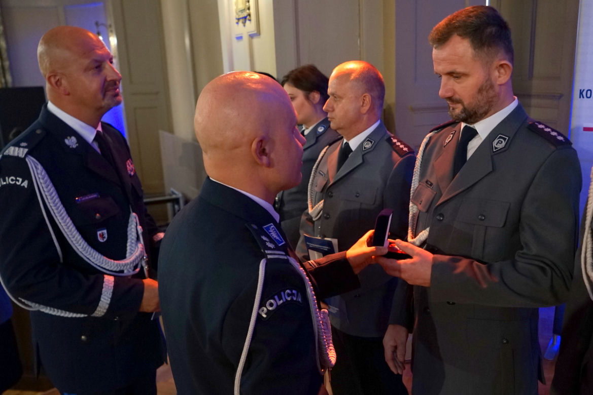 Kryształowe serca dla policjantów z całego regionu