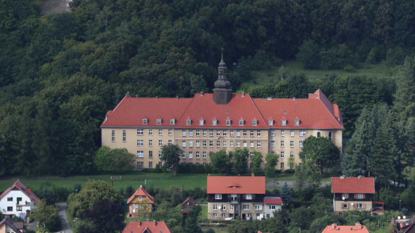 Obryw Skalny w Bardzie. Tutaj widoki zapierają dech w piersiach 
