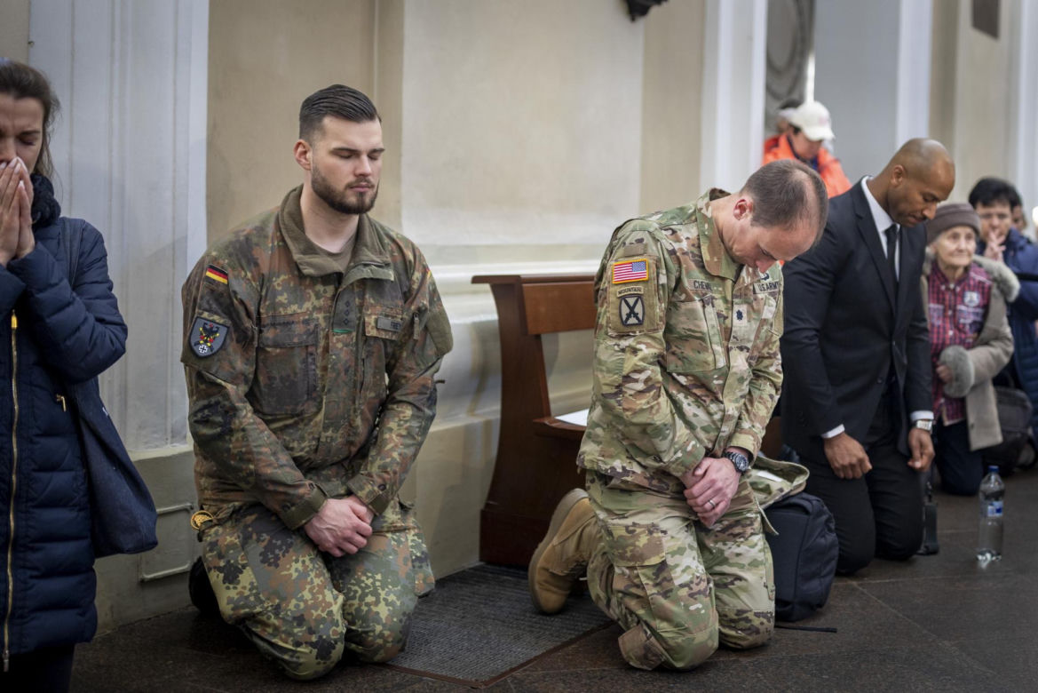 Czterech żołnierzy zginęło w bagnie na Litwie. "Usłyszałam pukanie, synek już spał". Tragiczna relacja wdowy