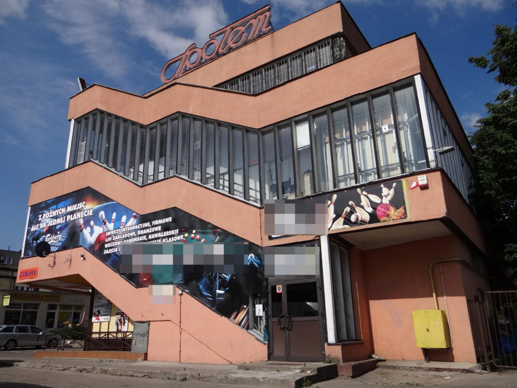 Dziennikarz zginął od jednego kopniaka. Przed śmiercią otrzymał w liście swój nekrolog. Umarł w klubowej toalecie