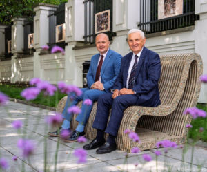 Zrobili ławki z... kartonów po mleku! Tak można zarobić miliony na śmieciach