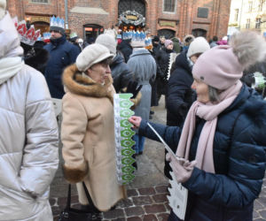 Orszak Trzech Króli 2026 w Toruniu. Zdjęcia z samego serca starówki