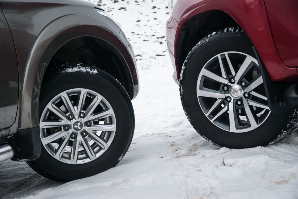 Toyota Hilux SR5 2.4 D-4D Mitsubishi L200 2.4 DID Instyle