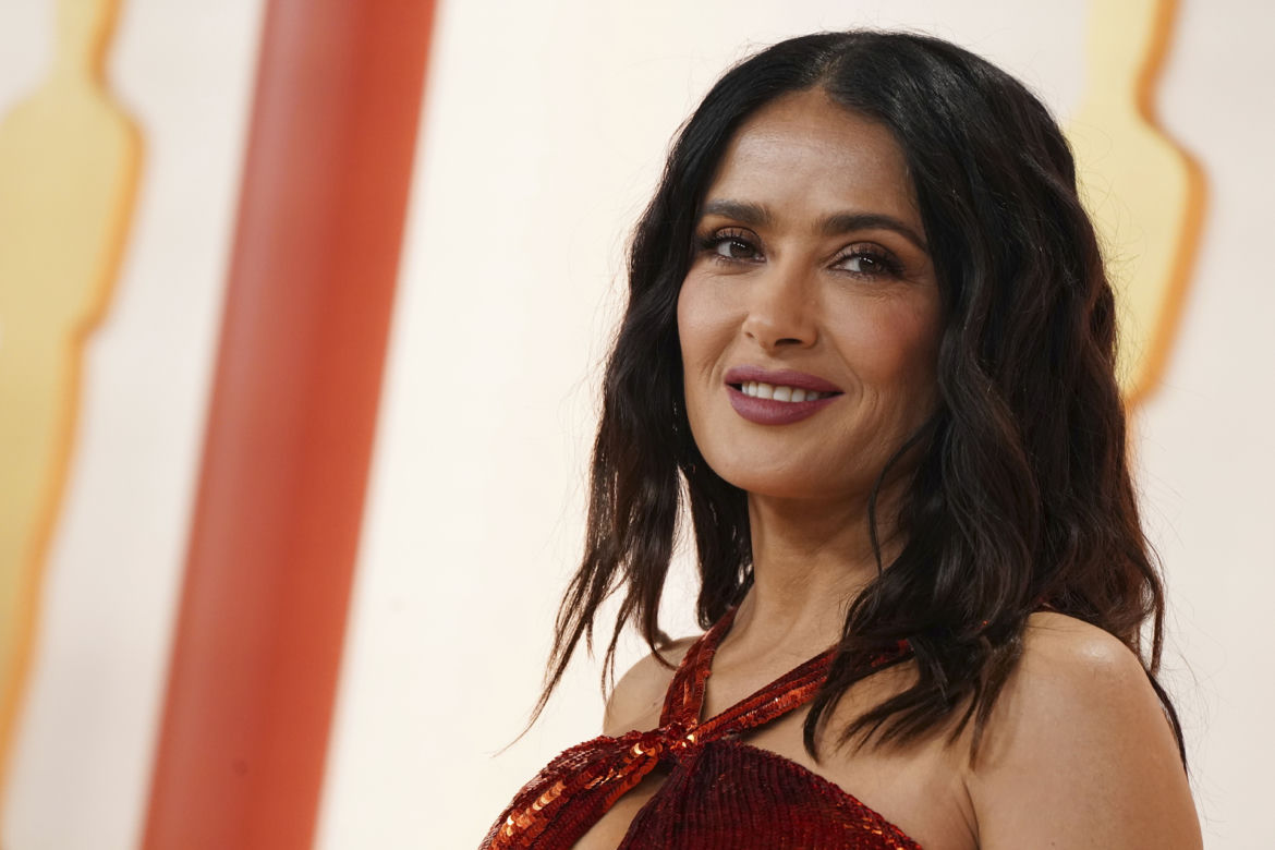 Salma Hayek rozgrzewa ocean na wiosnę! Gorąca jak nigdy dotąd