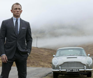 Daniel Craig i Aston Martin DB5 w SkyFall