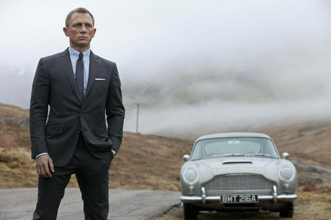 Daniel Craig i Aston Martin DB5 w SkyFall