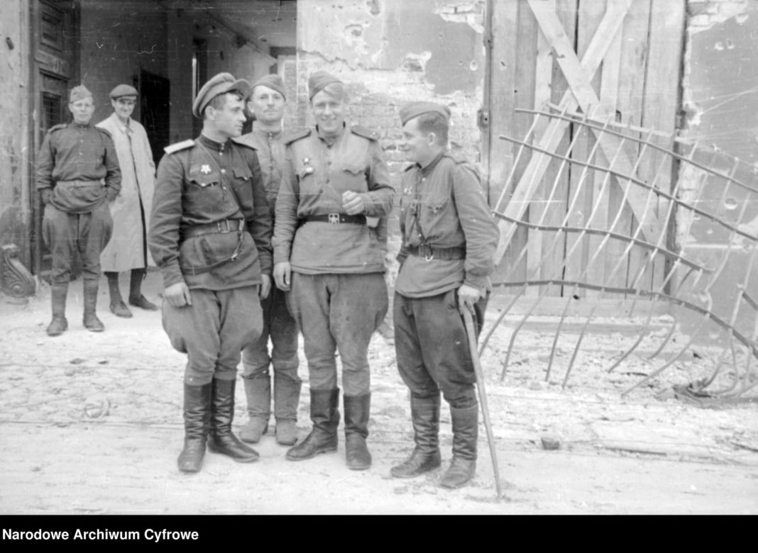Upiorne wyzwolenie. 80 lat temu 17 stycznia 1945 do zniszczonej Warszawy weszli żołnierze 1 Armii WP