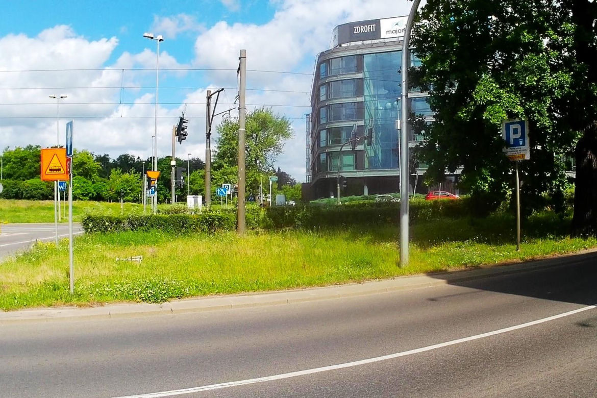 Plac Szyrockiego jest przekleństwem pieszych. Radny interweniuje