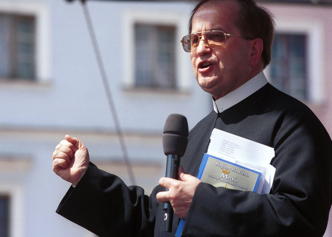 Oniemieliśmy, gdy zobaczyliśmy, jak wyglądał młody Tadeusz Rydzyk! Archiwalne zdjęcia robią wrażenie