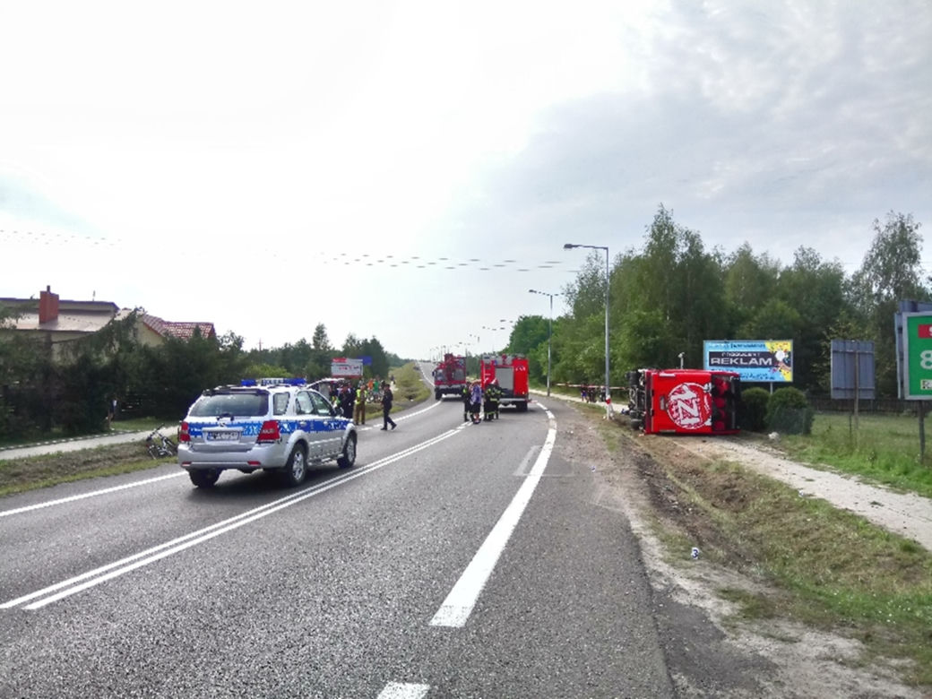 Wypadek Polskiego Busa w Nowej Dębie