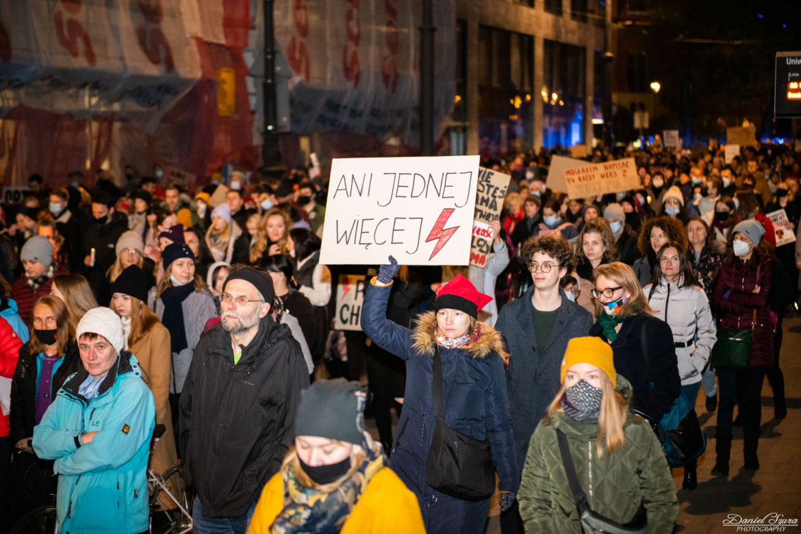 Kraków: "Ani jednej więcej". Protest po śmierci ciężarnej Izabeli z Pszczyny