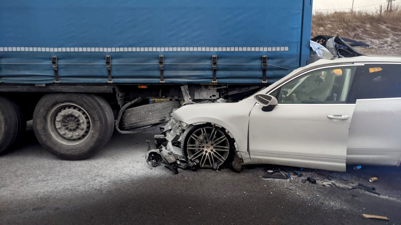 Groby ofiar wypadku porsche na ekspresowej „ósemce”