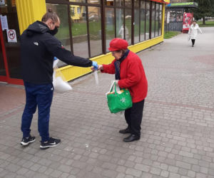 W Przemyślu rozdają maseczki seniorom