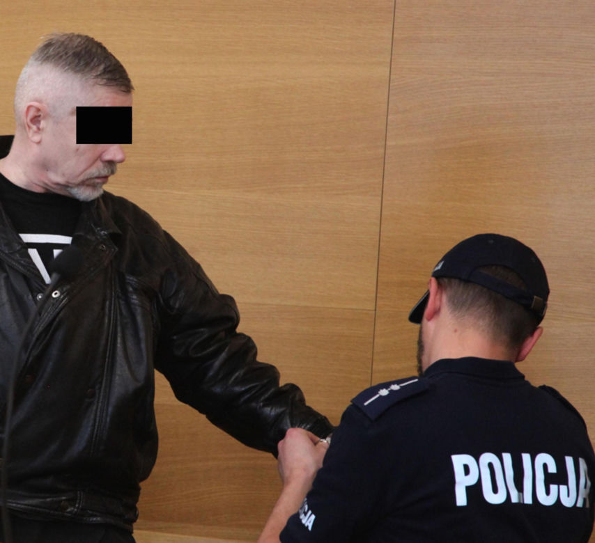 Zjadł flaki i zasztyletował ratownika. Szokujące tłumaczenie w sądzie!