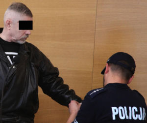 Zjadł flaki i zasztyletował ratownika. Szokujące tłumaczenie w sądzie!