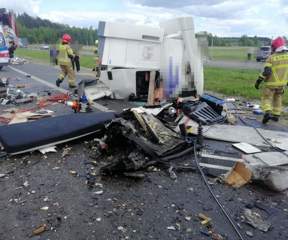 Wypadek na S8 pod Wyszkowem! Potężne zderzenie ciężarówek, busa i osobówki! Na miejscu śmigłowiec (ZDJĘCIA]