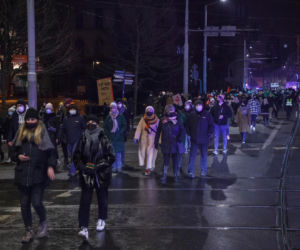 Strajk Kobiet we Wrocławiu. Przemarsz ulicami miasta i przepychanki z policją [ZDJĘCIA] 