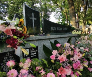 Tarnów. Ostatnie pożegnanie Karoliny Bojarskiej. Grobowiec utonął w kwiatach 