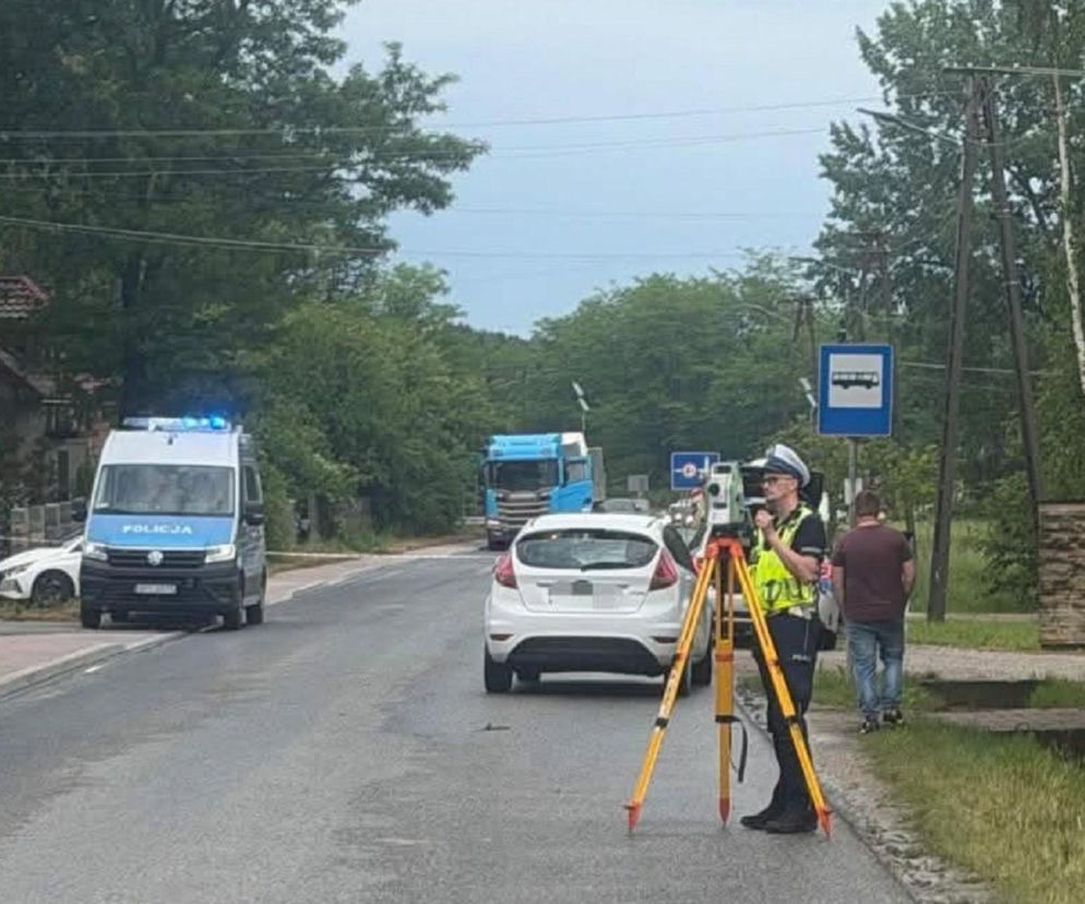 Tragedia w Bawatkowie. 12-latek wyszedł zza autobusu wprost pod koła Forda