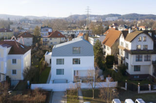 Blaszana „czapka” na domu z lat 70. To projekt znanego architekta w Gdańsku