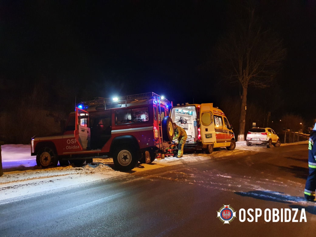 Karetka NIE PRZEDARŁA się przez zaspy. Ratownicy ruszyli w ciemny las. Dramatyczna akcja w Beskidzie Sądeckim