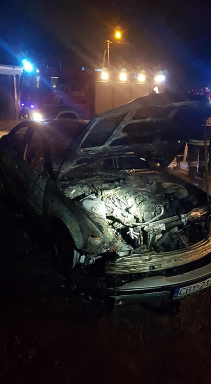 BMW w ogniu! Strażacy gasili pożar u mechanika