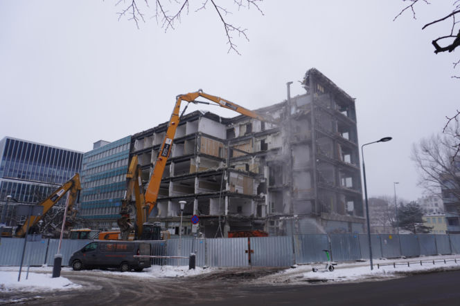 Rozbiórka słynnego budynku UW na Mokotowie