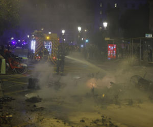 Zamieszki w centrum Barcelony. Demonstranci plądrowali sklepy i starli się z policją