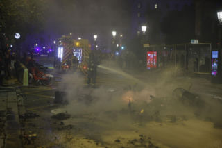 Zamieszki w centrum Barcelony. Demonstranci plądrowali sklepy i starli się z policją