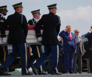 Donald Trump żegnał poległych żołnierzy. Padły poruszające słowa do ich rodzin