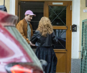 Dawid Podsiadło z nową dziewczyna całują się pod jego mieszkaniem