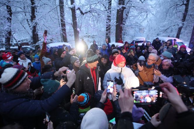 Kacper Tomasiak powitany po IO w rodzinnych stronach