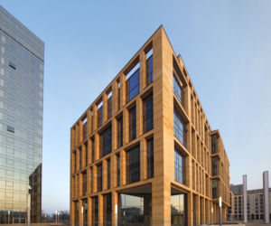 Gdański Business Center, budynek B. Kamienna elewacja ukończonego biurowca 