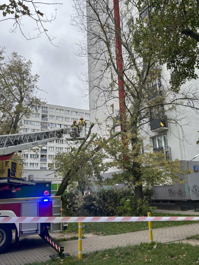 Burze nad Polską. Setki interwencji, tysiące domów bez prądu. IMGW ostrzega. Gdzie będzie najgorzej?