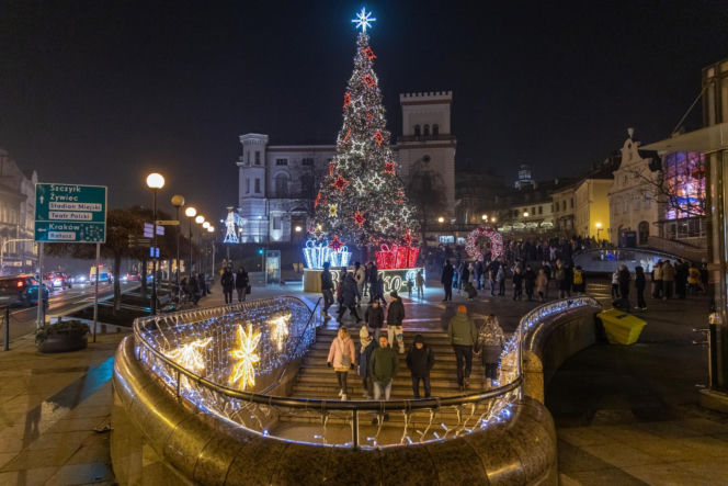 To najbardziej świąteczne miasto w województwie śląskim. Częściowo znajduje się w Małopolsce