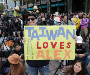 Alex Honnold wspiął się na wieżowiec Taipei 101
