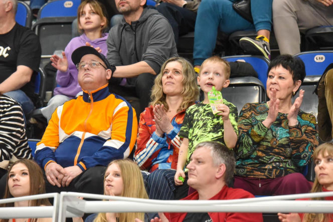 Halowe mistrzostwa Polski w Kujawsko-Pomorskiej Arenie Toruń. Zdjęcia kibiców i zawodników