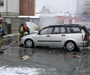 Pożar auta w Lesznie