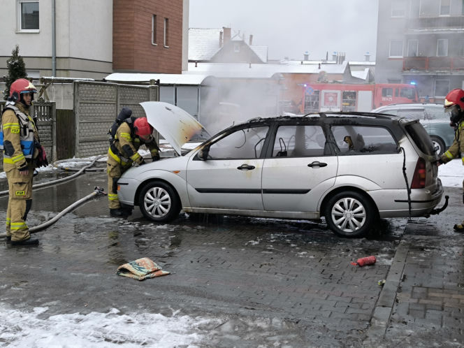 Pożar auta w Lesznie