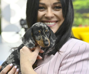 Garnitur Kasi Cichopek idealnie sprawdzi się na Komunię. Ten kolor idealnie wpisuje się w wiosenne trendy