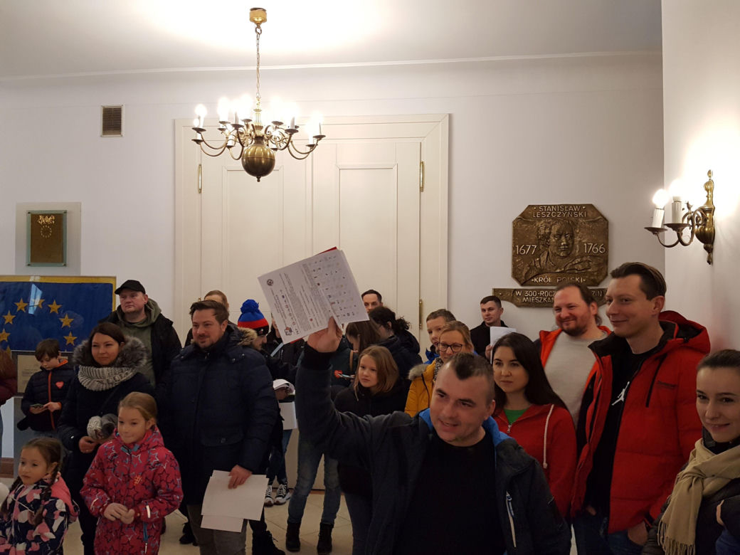 Z Rynku w Lesznie wystartował Rajd WOŚP. To najstarszy taki rajd w Polsce grający dla Orkiestry