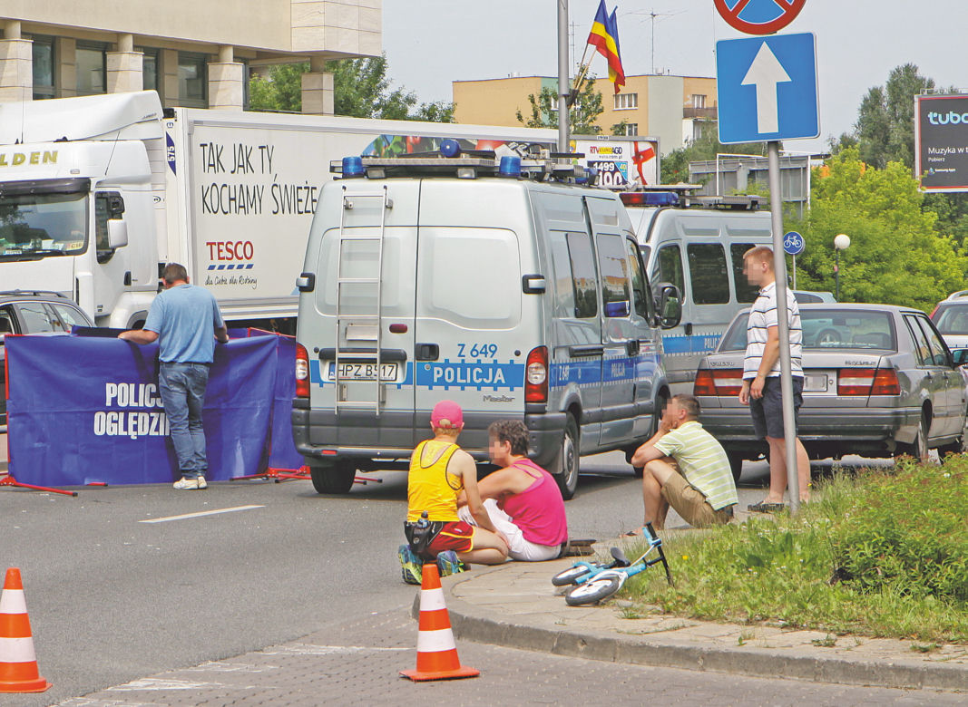 Na czerwonym giną ludzie