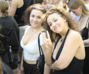 Fani w upale czekają na koncert The Weeknd. Tłumy w Warszawie
