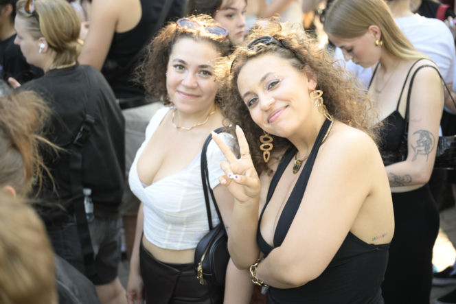 Fani w upale czekają na koncert The Weeknd. Tłumy w Warszawie