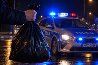 Żona kazała mu wynieść śmieci. 59-latek zadzwonił po policję. Takiej kary się nie spodziewał