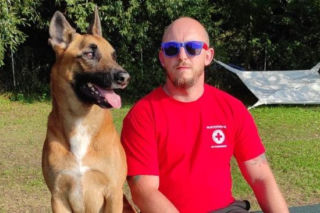 Julian walczy o życie! Bohaterski owczarek belgijski potrzebuje pilnej operacji